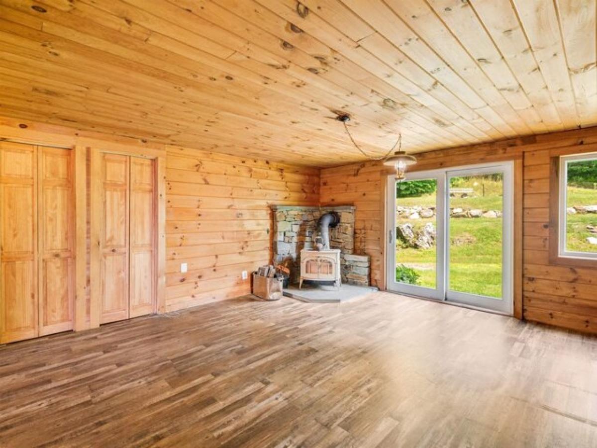 Picture of Home For Sale in Killington, Vermont, United States