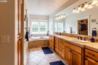 Home For Sale in Veneta, Oregon