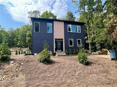 Home For Sale in Greenwood Lake, New York