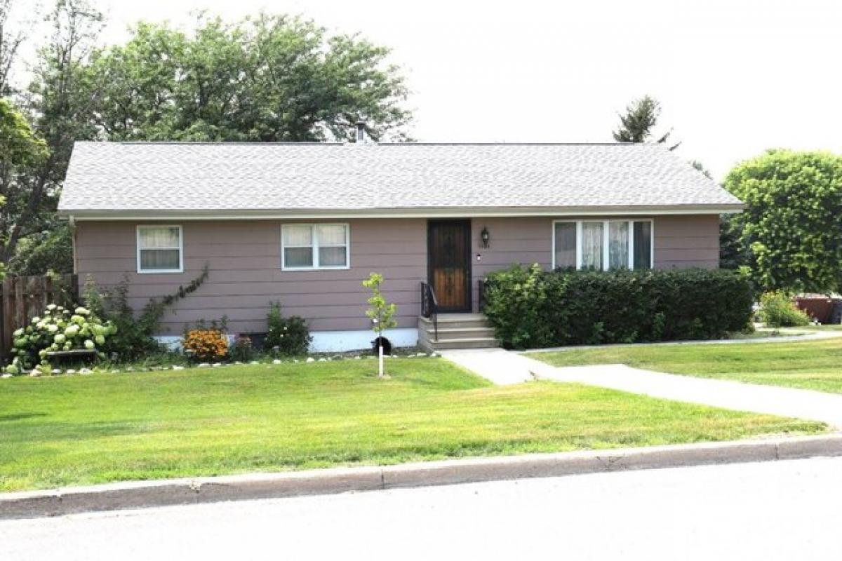 Picture of Home For Sale in Winner, South Dakota, United States