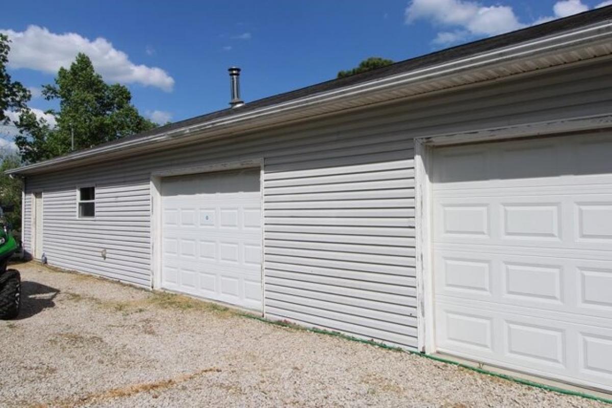 Picture of Home For Sale in Louisa, Kentucky, United States