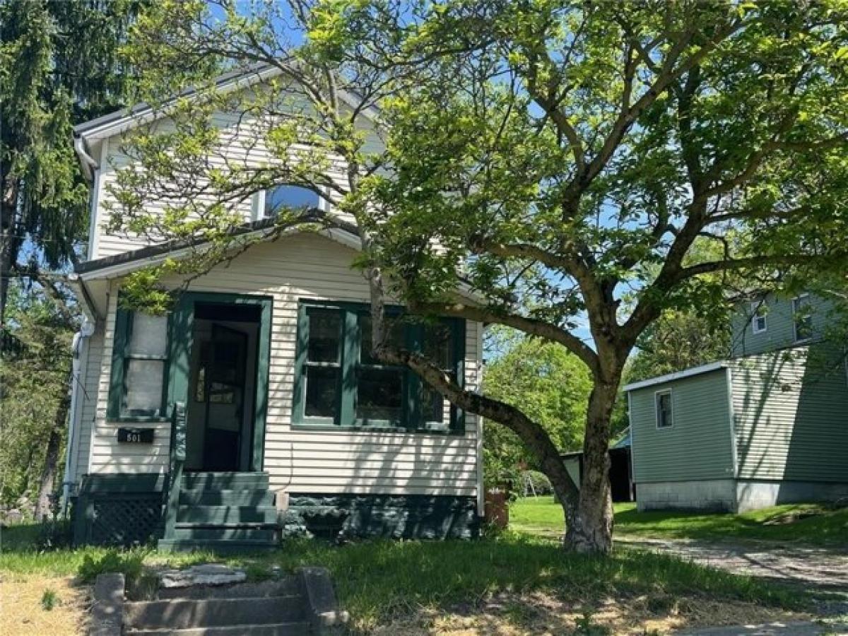 Picture of Home For Sale in Sharon, Pennsylvania, United States