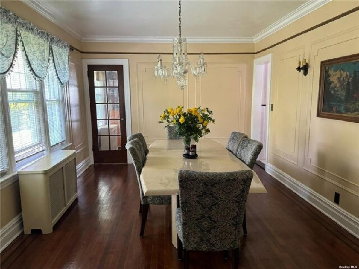 Picture of Home For Sale in Floral Park, New York, United States