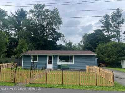 Home For Rent in Woodstock, New York