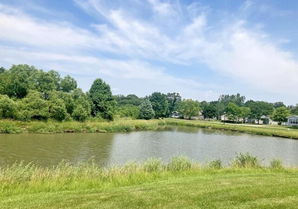 Picture of Home For Sale in Grayslake, Illinois, United States