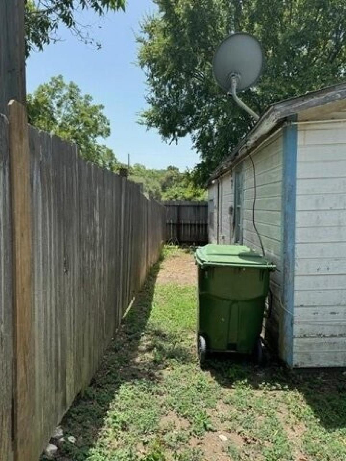 Picture of Home For Sale in West, Texas, United States