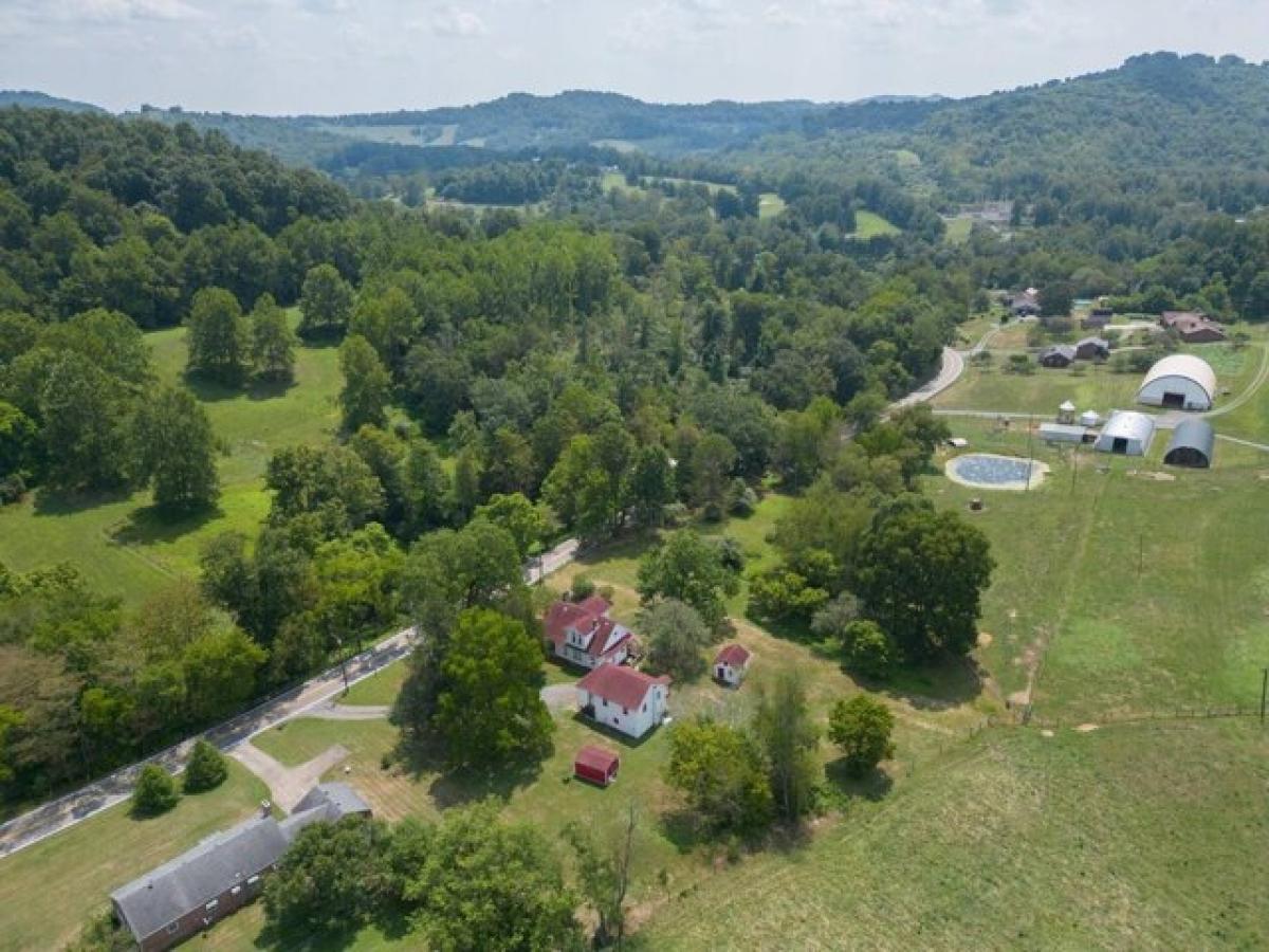 Picture of Home For Sale in Fairmont, West Virginia, United States