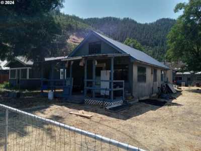 Home For Sale in Klickitat, Washington