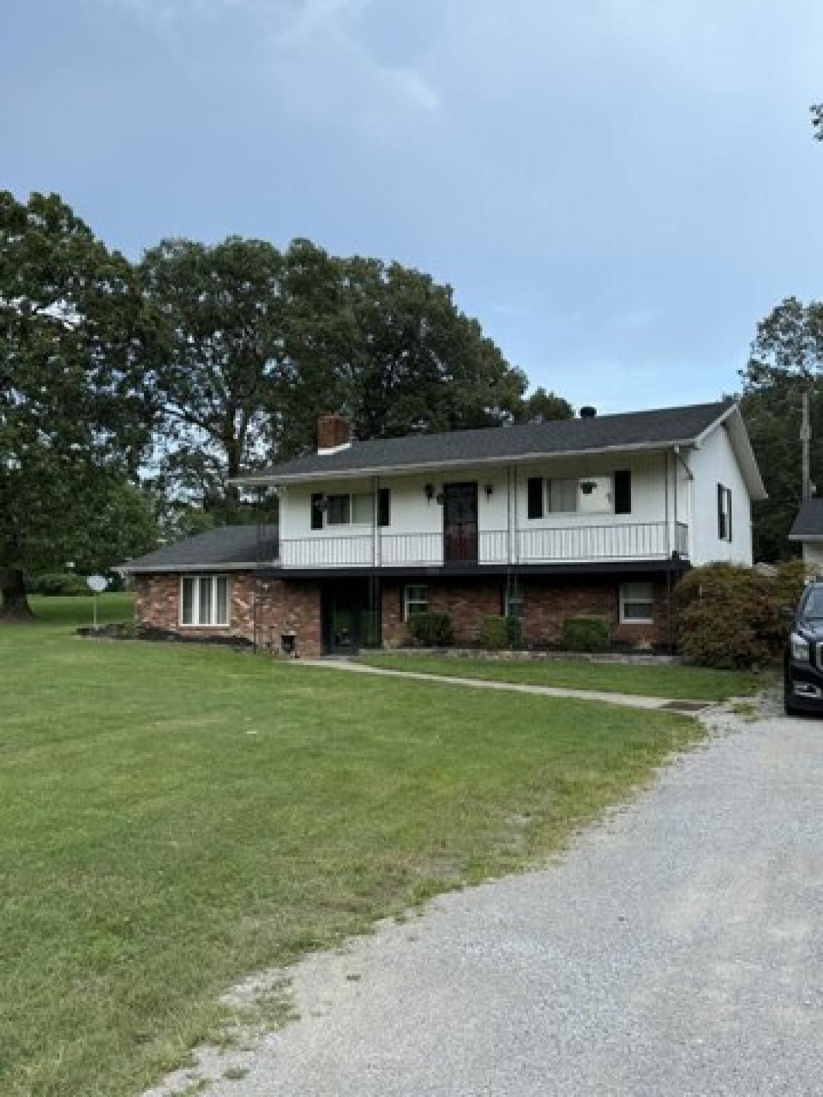 Picture of Home For Sale in White Plains, Kentucky, United States