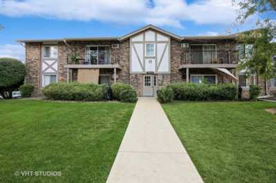 Home For Sale in Willowbrook, Illinois