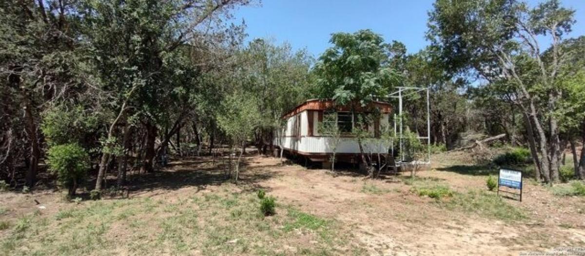 Picture of Residential Land For Sale in Bandera, Texas, United States