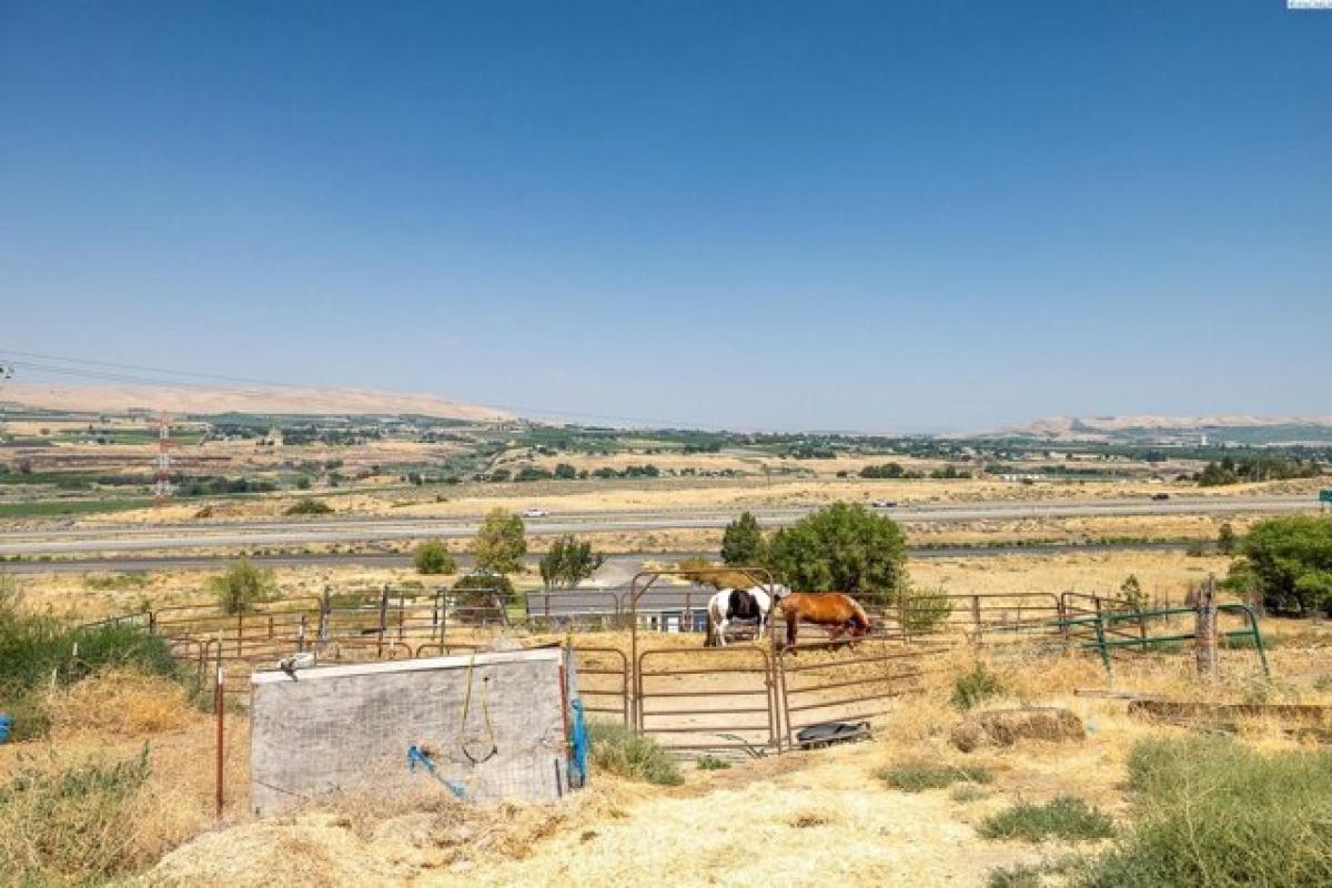 Picture of Home For Sale in Benton City, Washington, United States