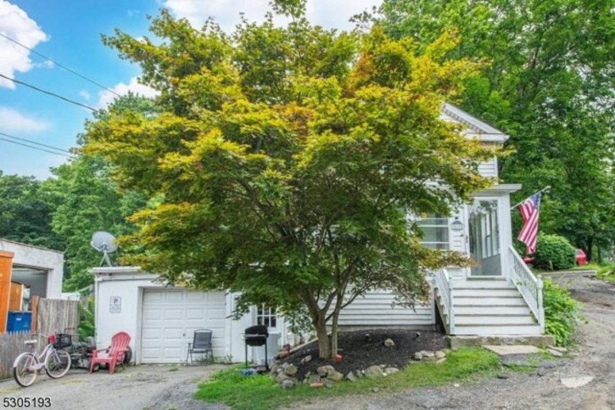 Picture of Home For Sale in Newton, New Jersey, United States