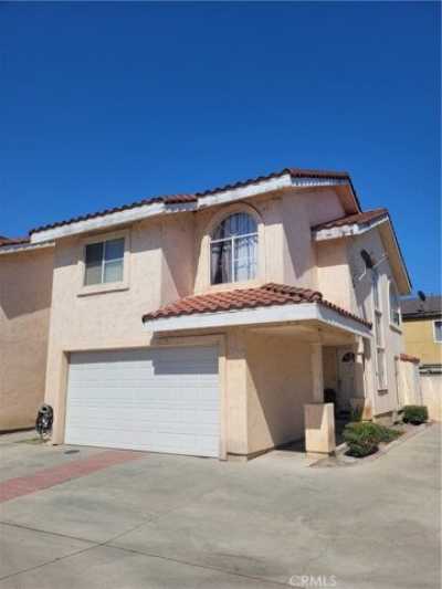 Home For Sale in Bellflower, California