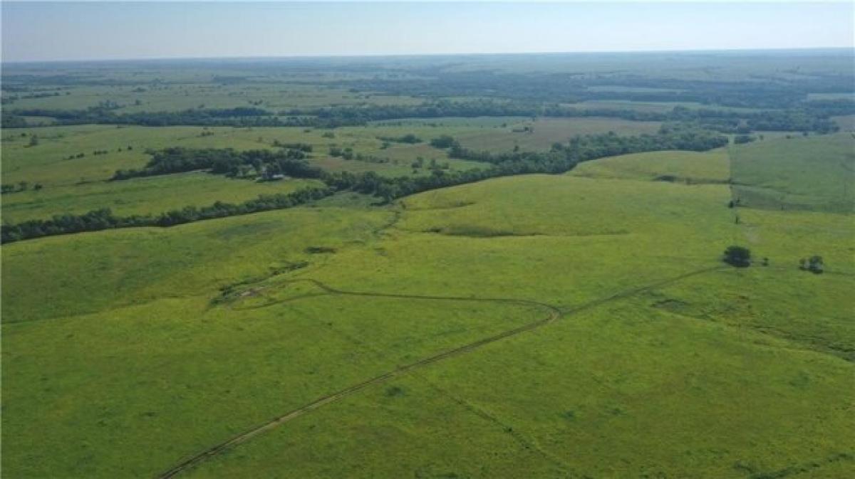 Picture of Residential Land For Sale in Council Grove, Kansas, United States