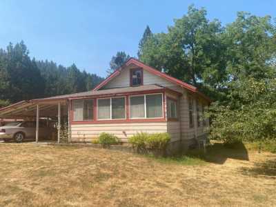 Home For Sale in Wolf Creek, Oregon