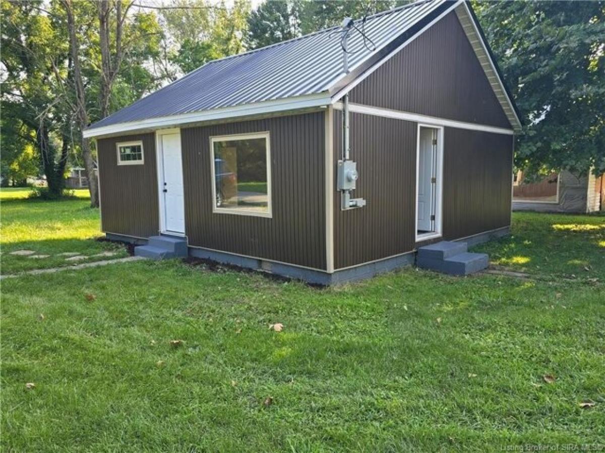 Picture of Home For Sale in Austin, Indiana, United States