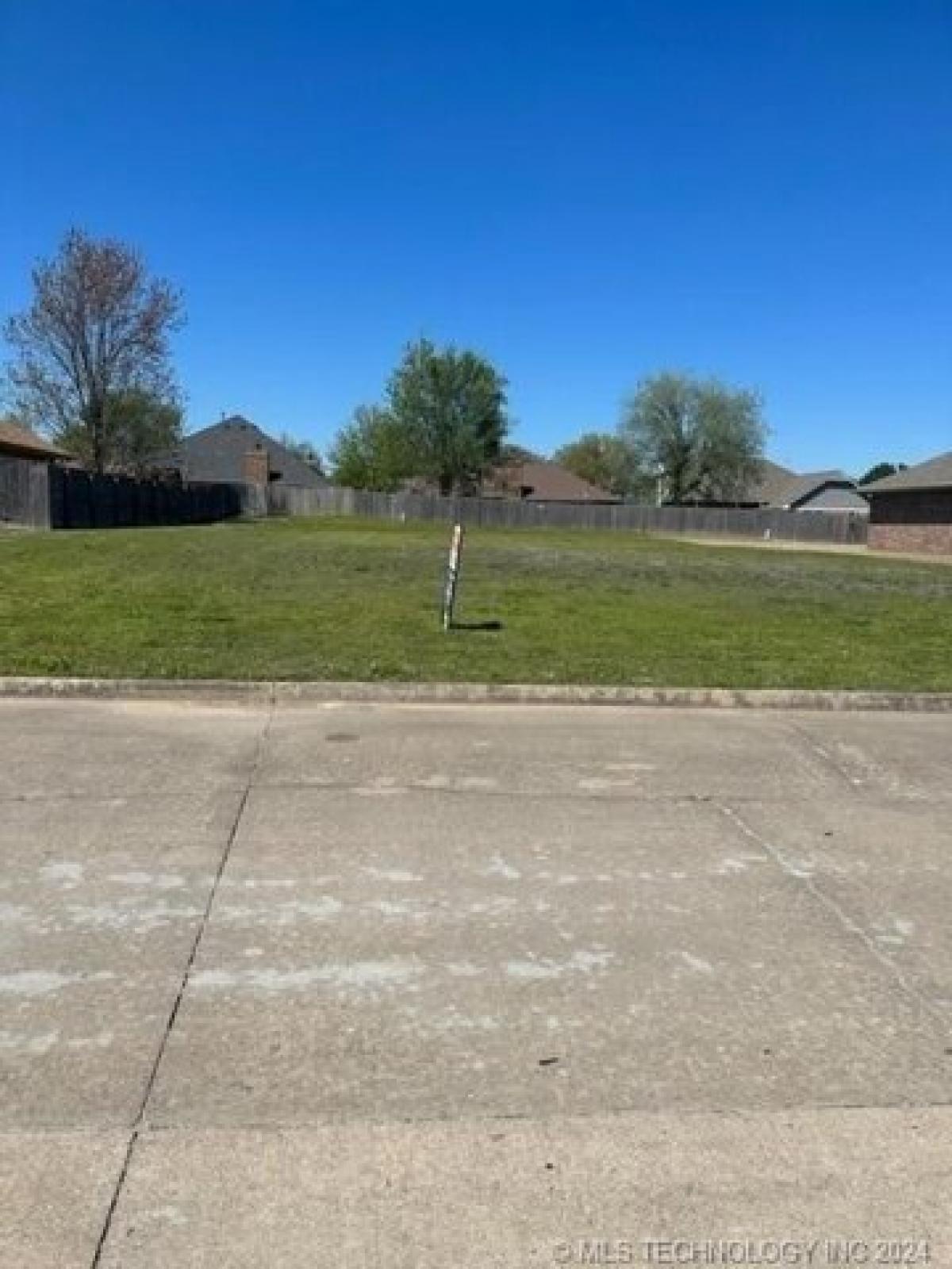 Picture of Residential Land For Sale in Muskogee, Oklahoma, United States