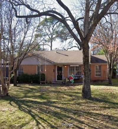 Home For Rent in River Oaks, Texas