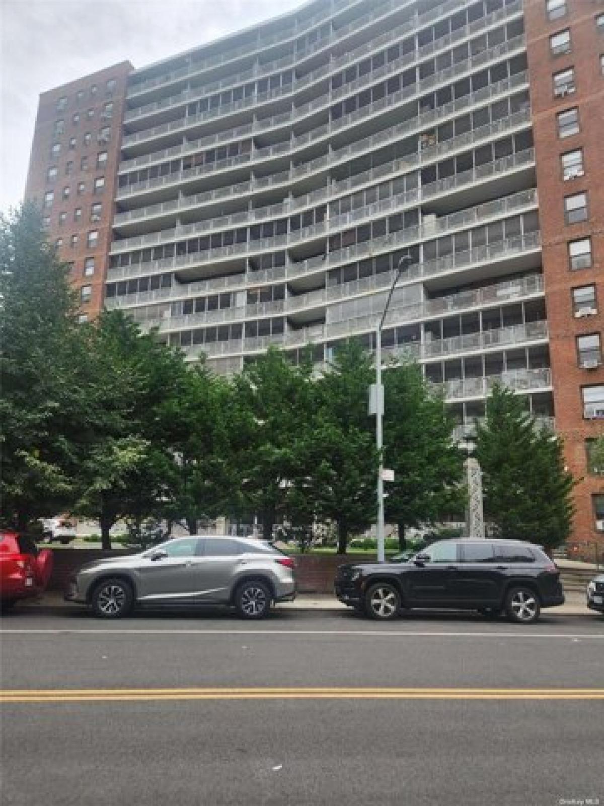 Picture of Home For Sale in Rego Park, New York, United States