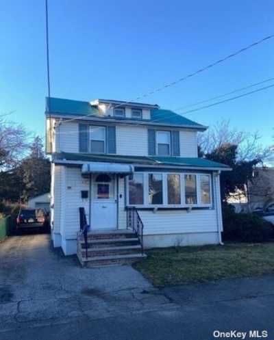 Home For Sale in Lynbrook, New York