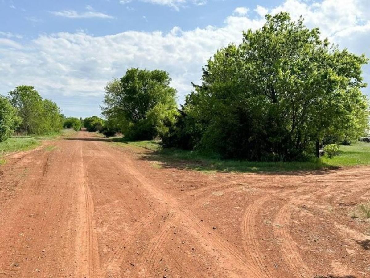 Picture of Residential Land For Sale in Hunter, Oklahoma, United States