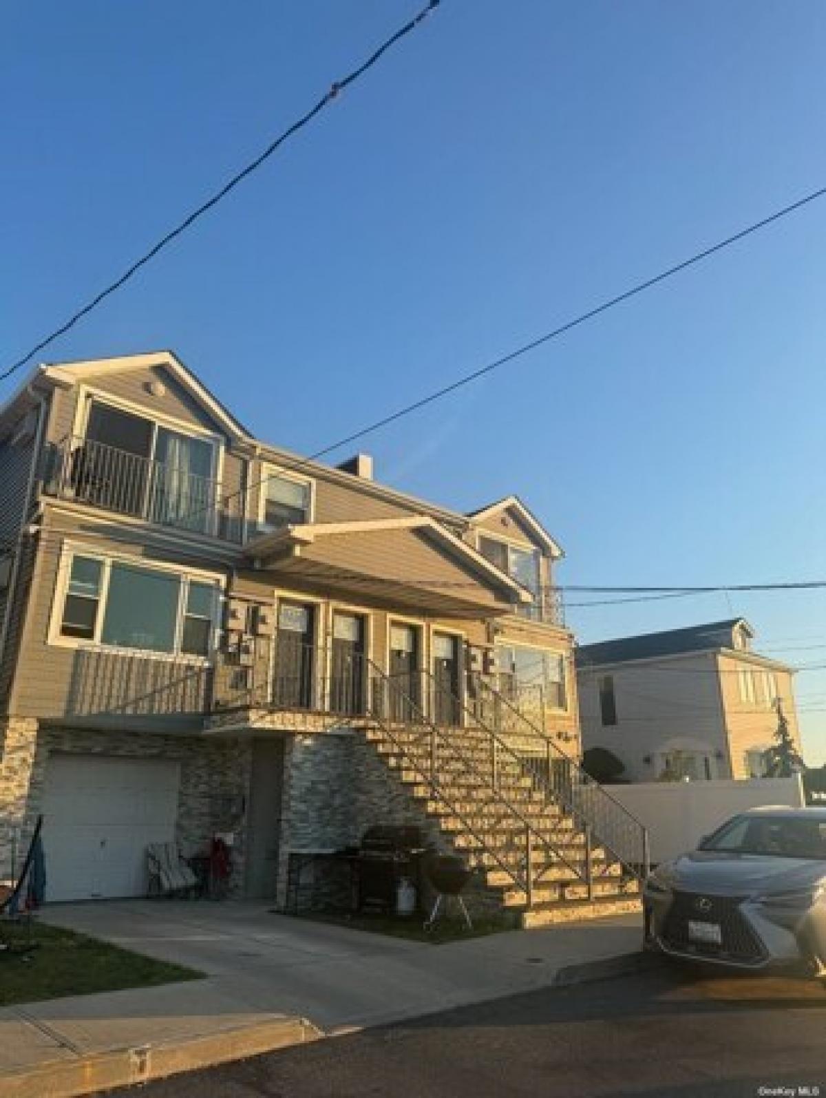 Picture of Home For Sale in Arverne, New York, United States