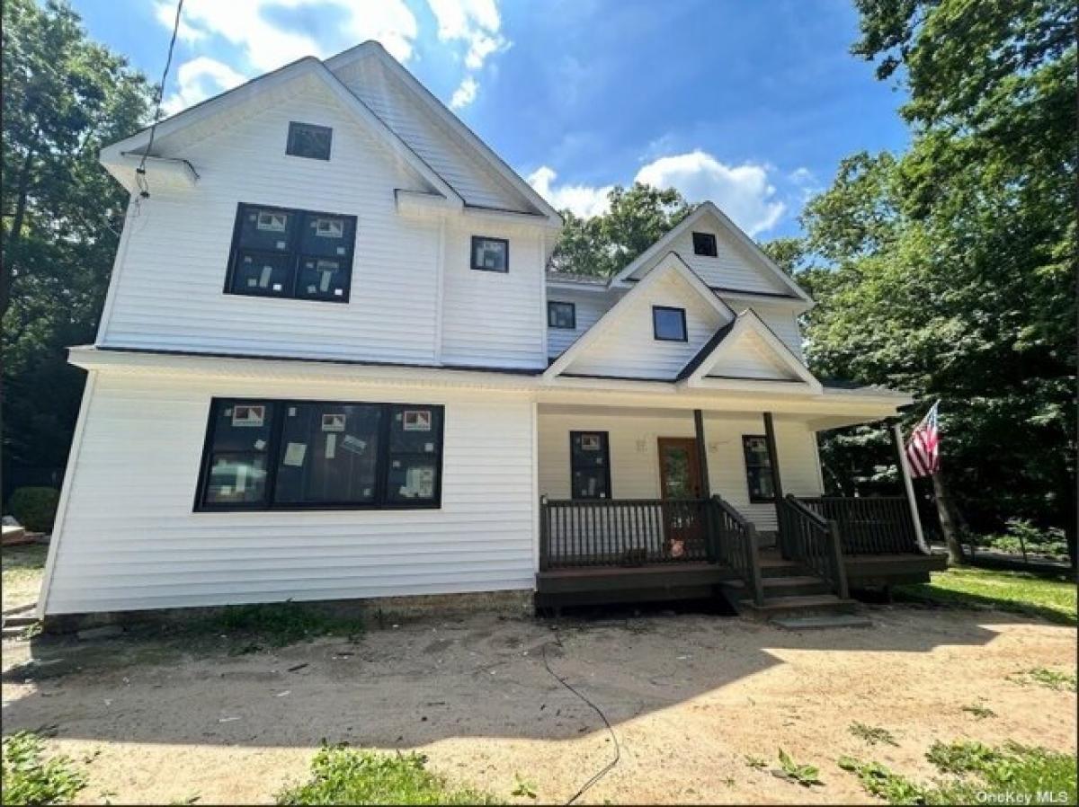 Picture of Home For Sale in Sound Beach, New York, United States