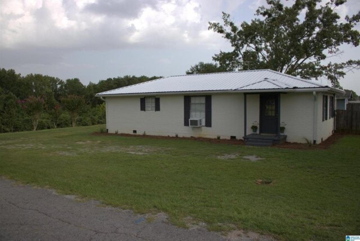 Picture of Home For Sale in Jemison, Alabama, United States