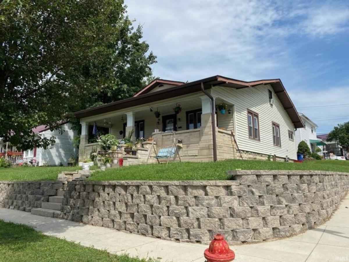 Picture of Home For Sale in Bedford, Indiana, United States