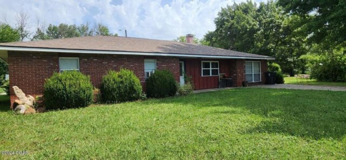 Picture of Home For Sale in Chetopa, Kansas, United States