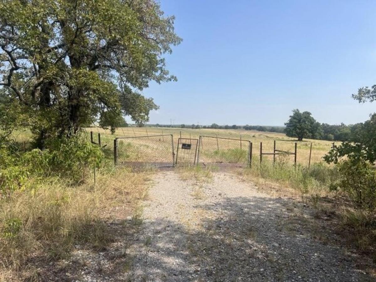 Picture of Residential Land For Sale in Rush Springs, Oklahoma, United States