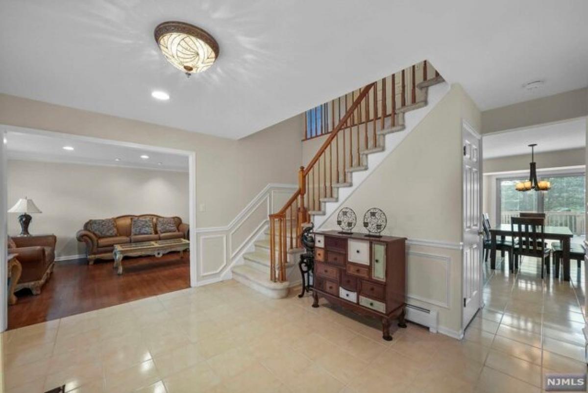 Picture of Home For Sale in Wayne, New Jersey, United States