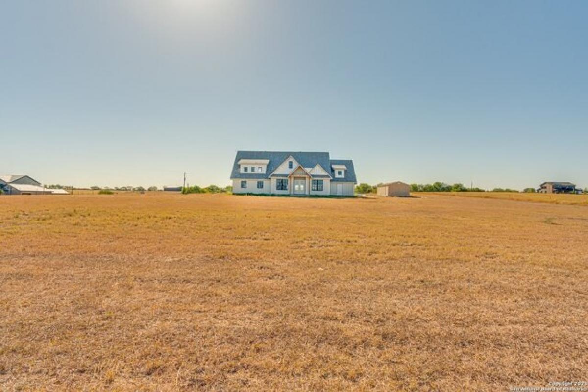 Picture of Residential Land For Sale in Saint Hedwig, Texas, United States