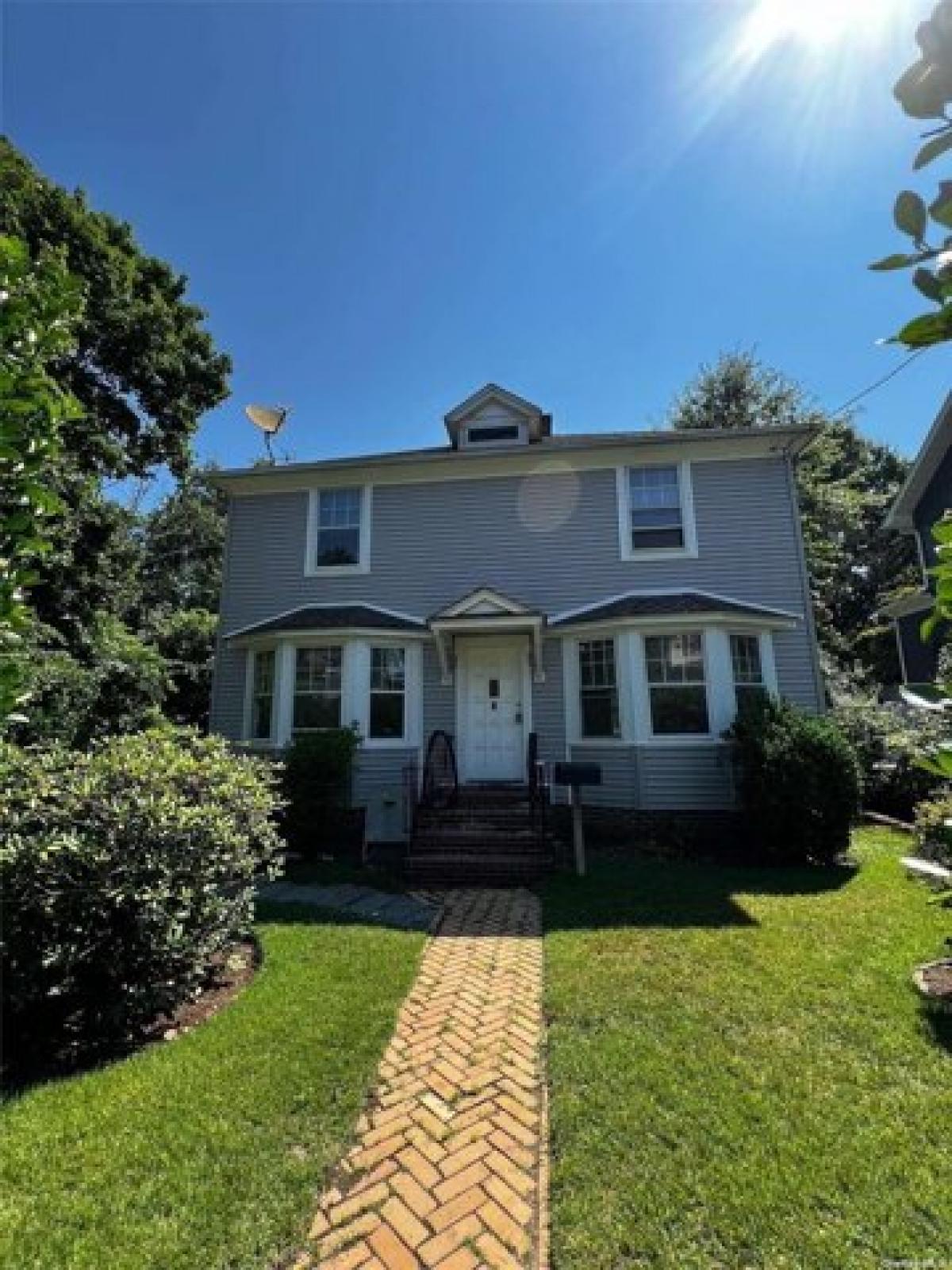 Picture of Home For Sale in Glen Cove, New York, United States