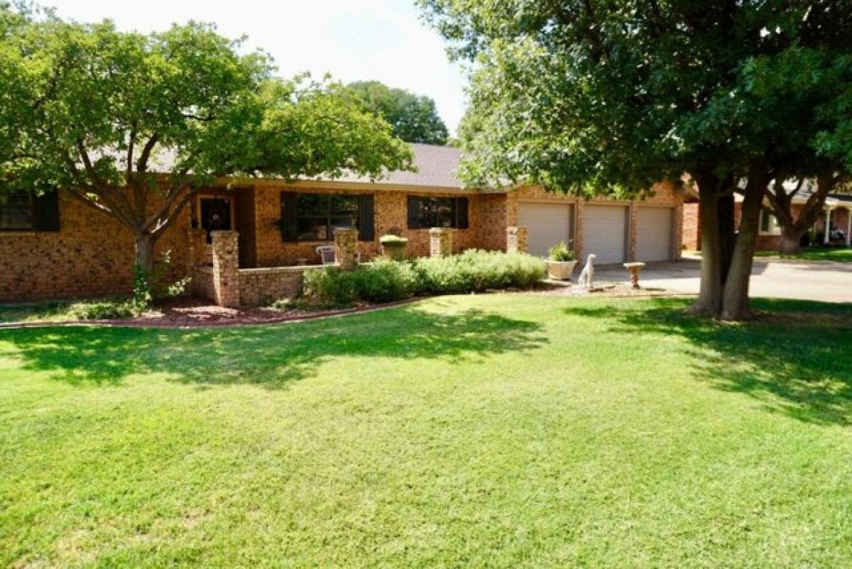 Picture of Home For Sale in Plainview, Texas, United States