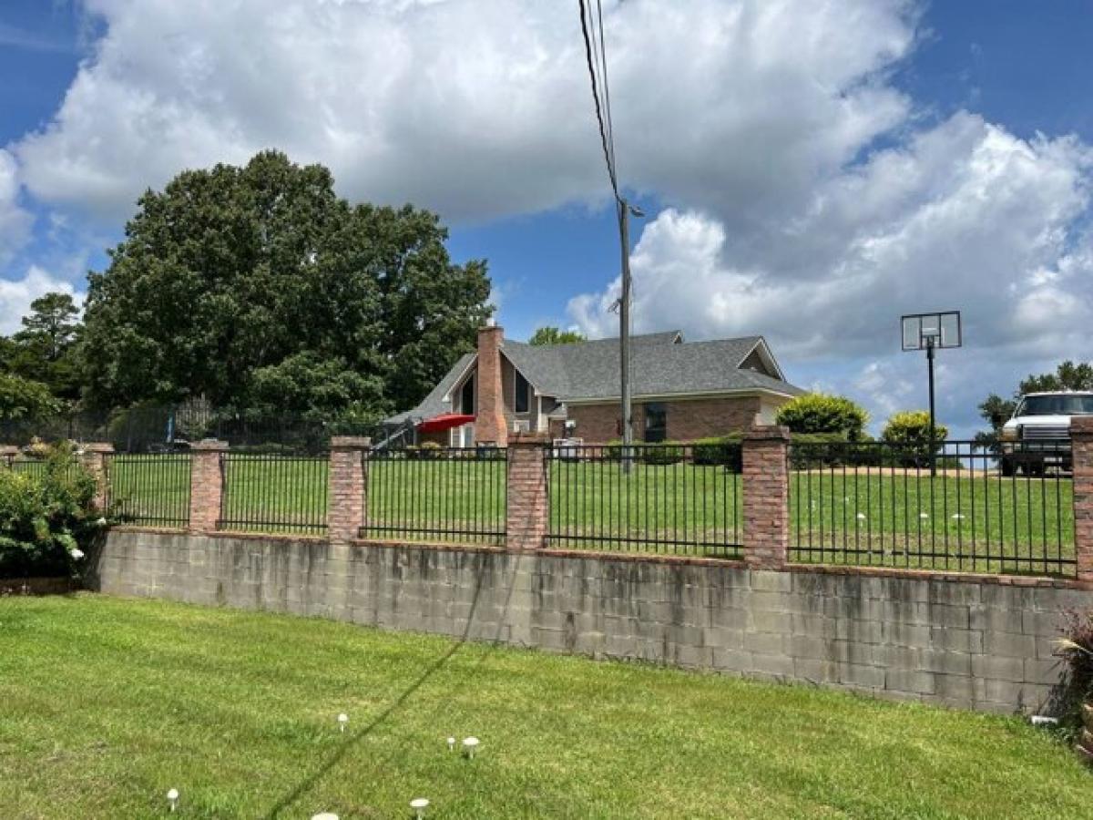 Picture of Home For Sale in Greenwood, Mississippi, United States