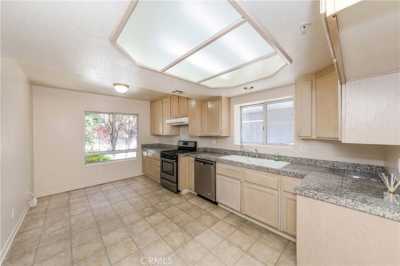 Home For Sale in Montrose, California