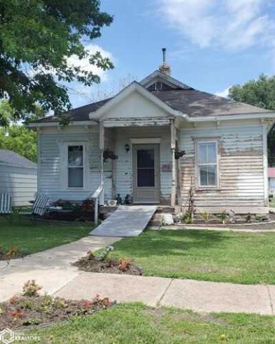 Home For Sale in Lenox, Iowa