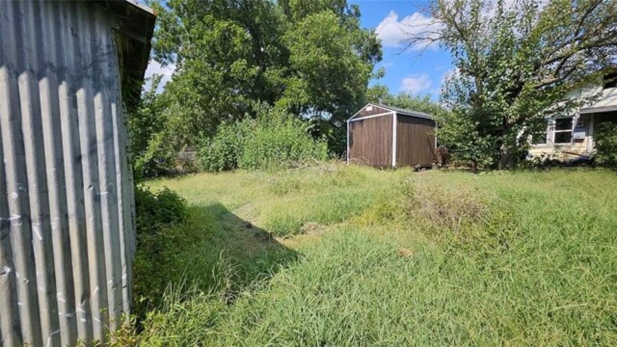 Picture of Home For Sale in Prague, Oklahoma, United States