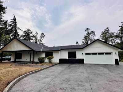 Home For Sale in Dexter, Oregon