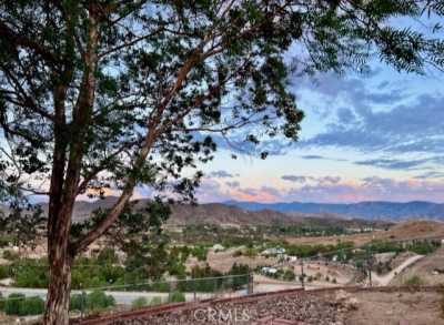 Home For Sale in Agua Dulce, California