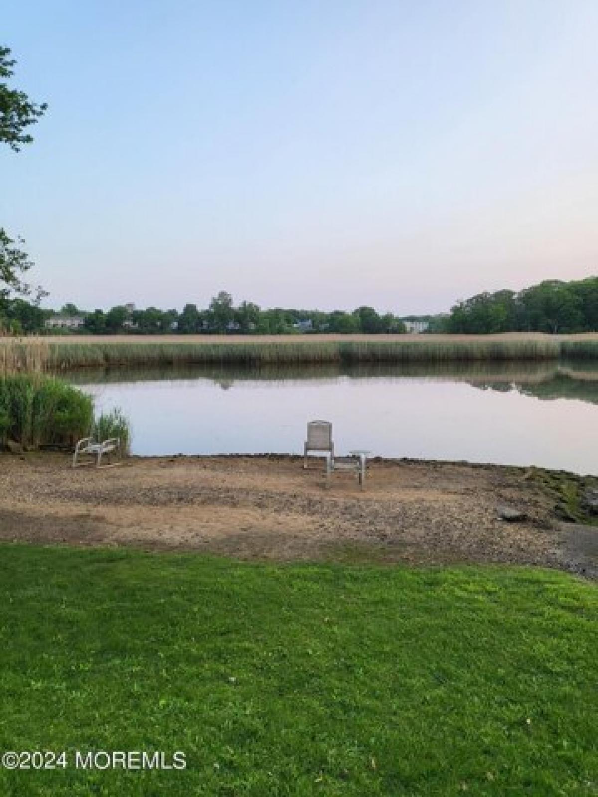 Picture of Home For Sale in Red Bank, New Jersey, United States