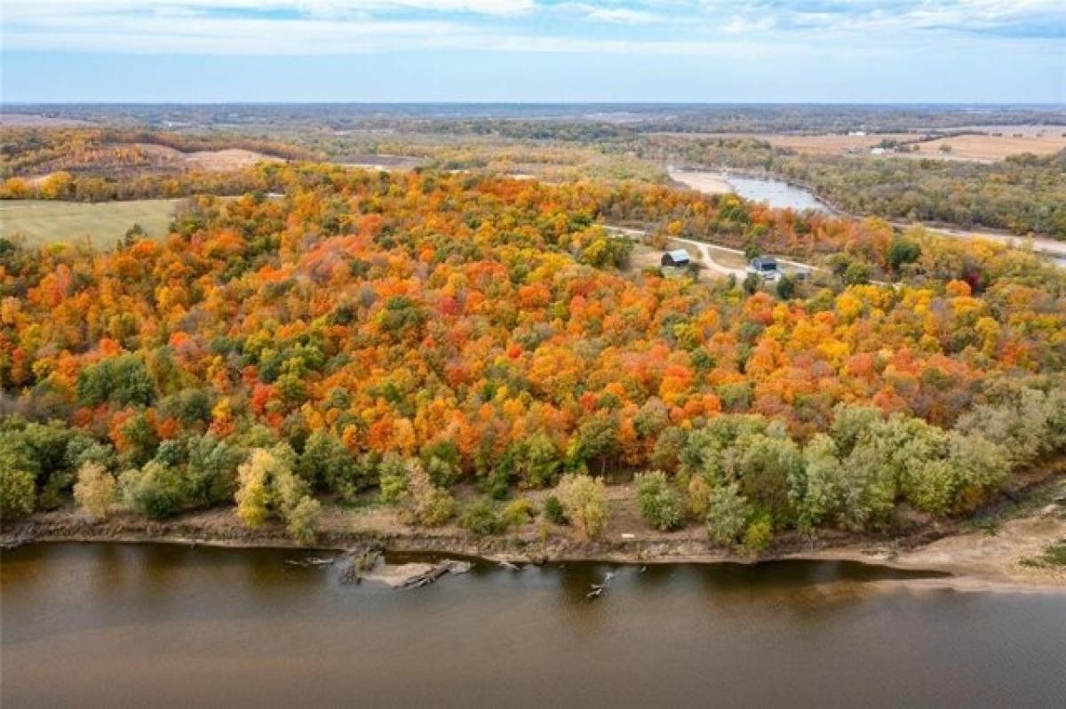 Picture of Residential Land For Sale in Ely, Iowa, United States