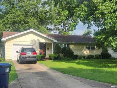 Home For Sale in Pinckneyville, Illinois