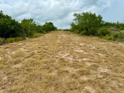 Residential Land For Sale in Jourdanton, Texas