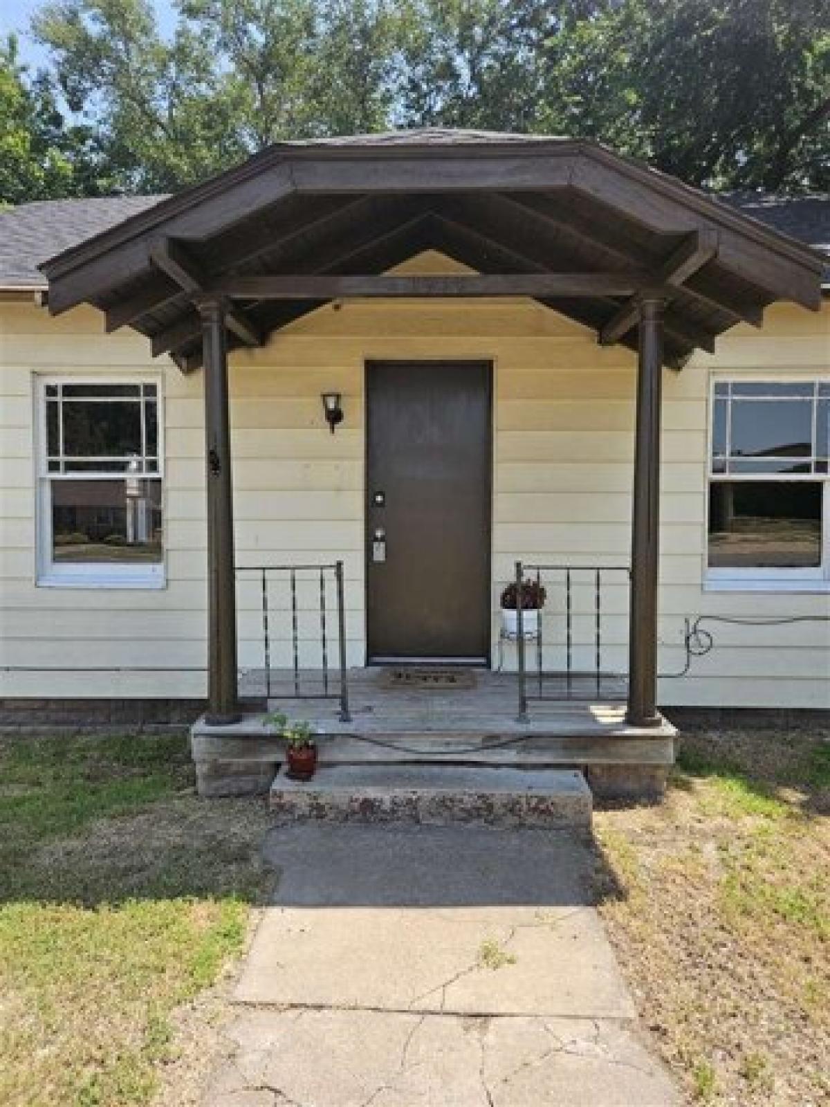 Picture of Home For Sale in Blackwell, Oklahoma, United States