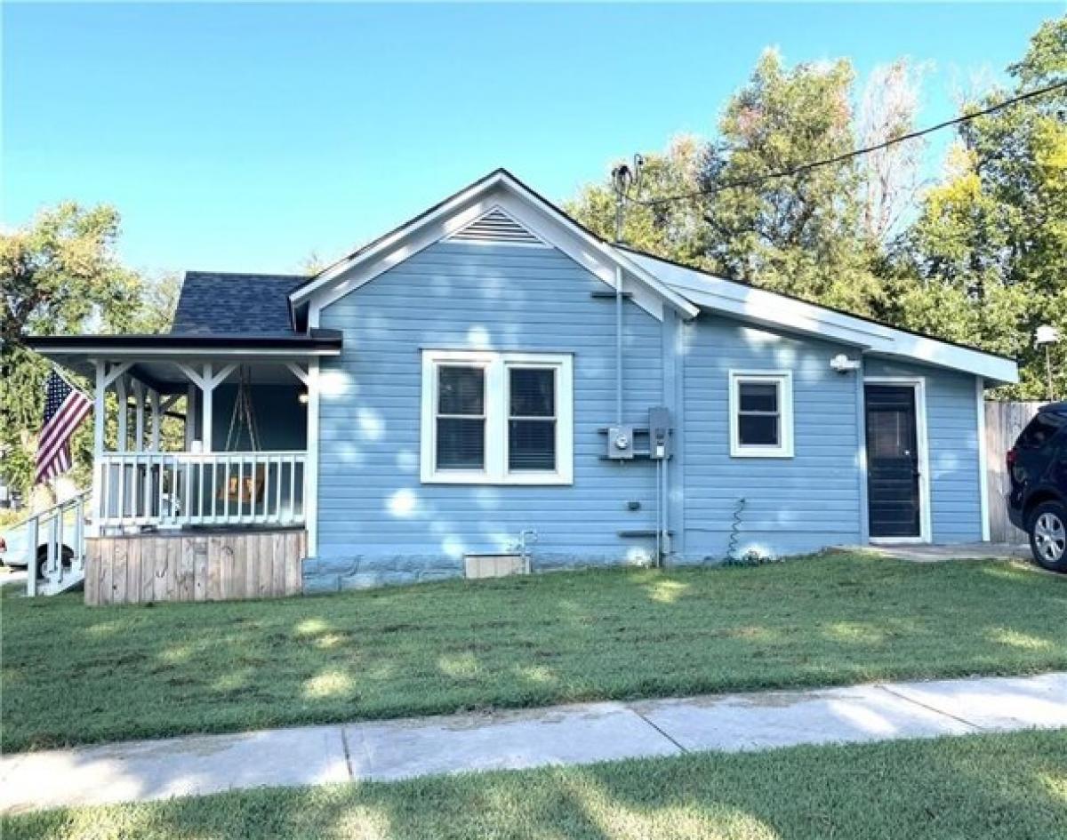 Picture of Home For Sale in Osawatomie, Kansas, United States