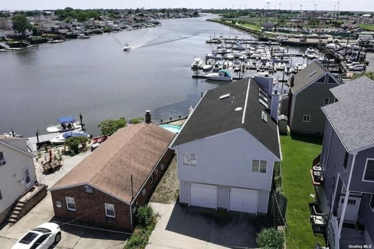 Picture of Home For Sale in East Rockaway, New York, United States