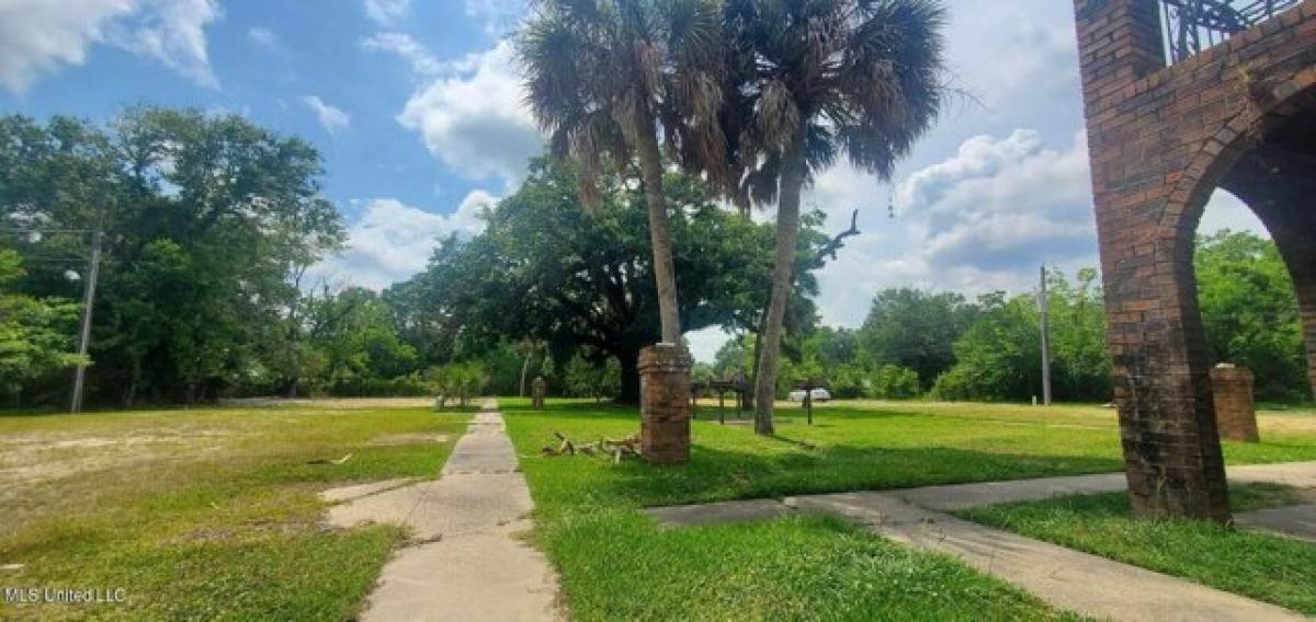 Picture of Residential Land For Sale in Pascagoula, Mississippi, United States